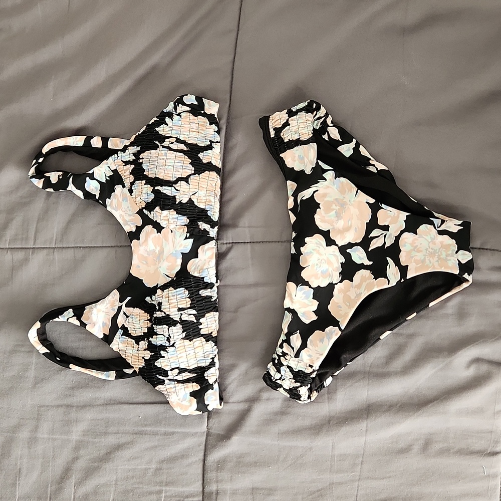 Floral Bikini 🌺